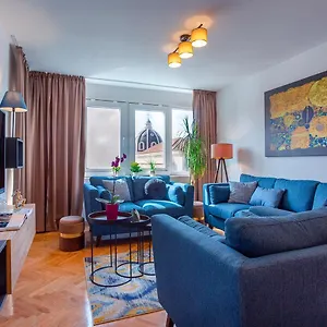 deluxe-city-center-blue-apartment.splithotels.org/