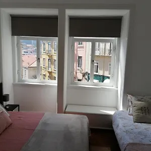 apartamento-encantador-no-coracao-de-lisboa.hotels-lisbon-portugal.com/